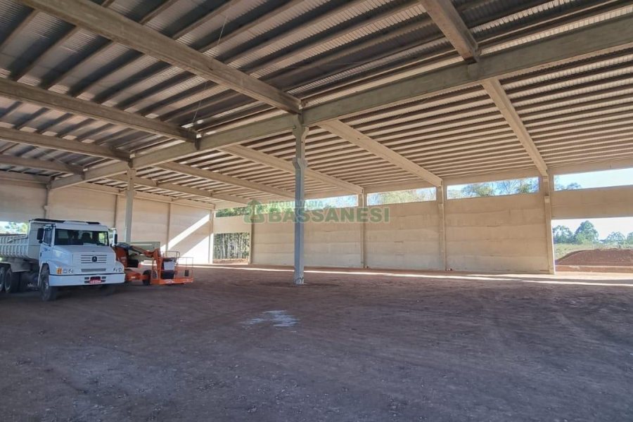Pavilhão com 5000m², no bairro Forqueta em Caxias do Sul para Alugar