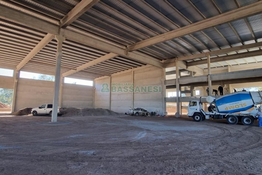 Pavilhão com 5000m², no bairro Forqueta em Caxias do Sul para Alugar
