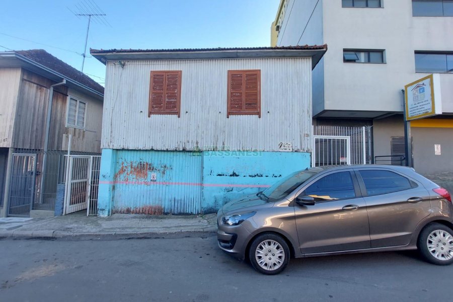 Casa com 120m², 5 dormitórios, 1 vaga, no bairro Rio Branco em Caxias do Sul para Alugar