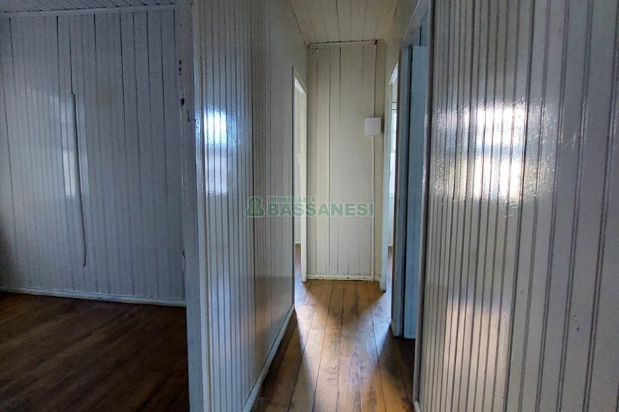 Casa com 120m², 5 dormitórios, 1 vaga, no bairro Rio Branco em Caxias do Sul para Alugar
