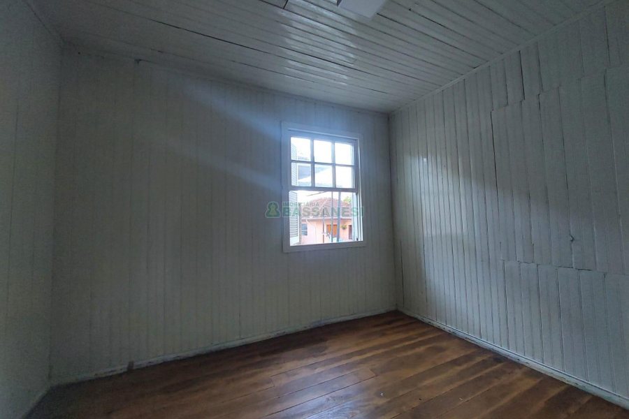 Casa com 120m², 5 dormitórios, 1 vaga, no bairro Rio Branco em Caxias do Sul para Alugar