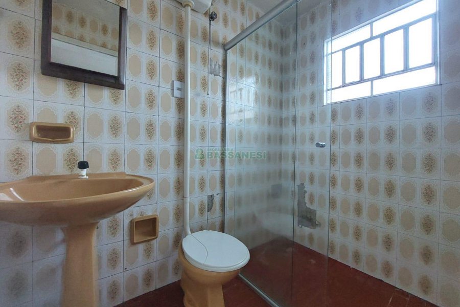 Casa com 120m², 5 dormitórios, 1 vaga, no bairro Rio Branco em Caxias do Sul para Alugar