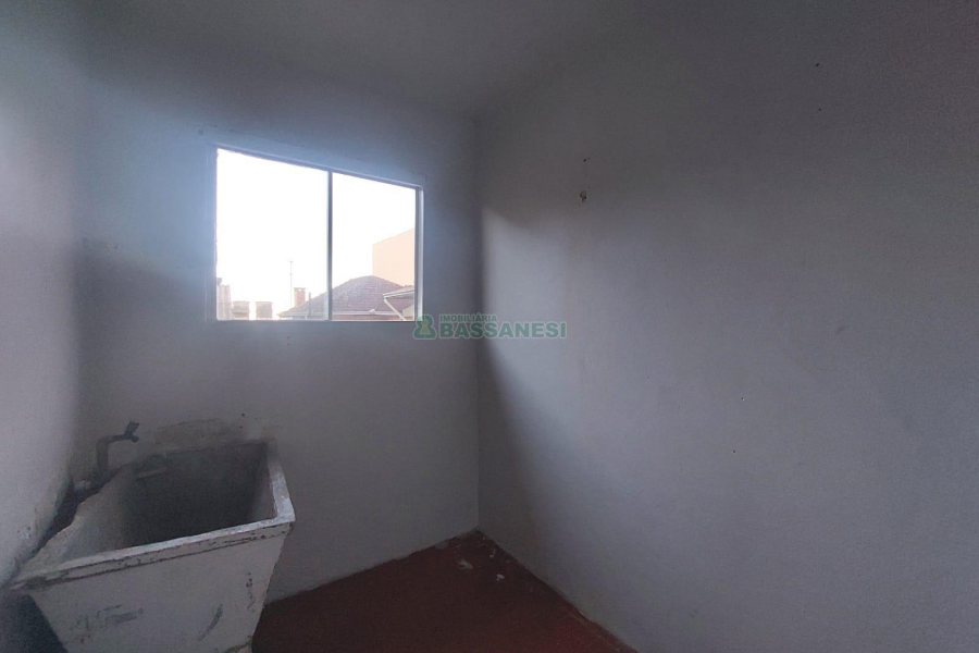Casa com 120m², 5 dormitórios, 1 vaga, no bairro Rio Branco em Caxias do Sul para Alugar