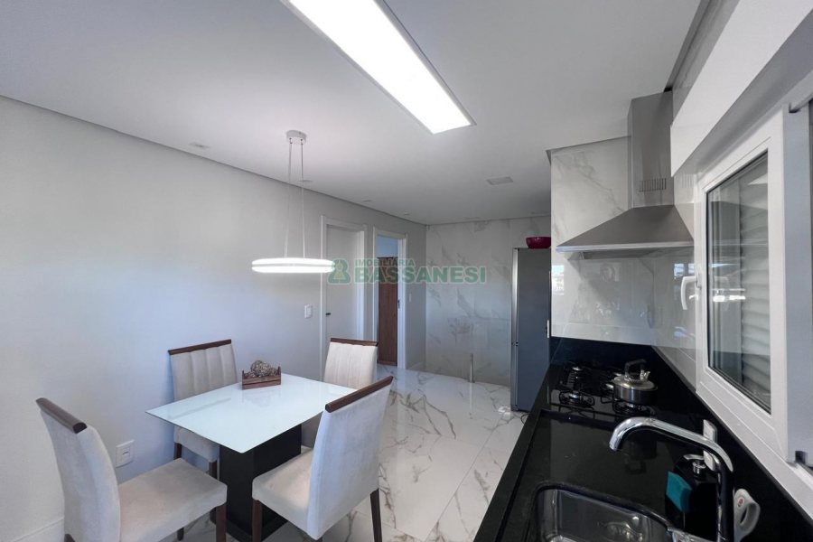 Casa com 100m², 2 dormitórios, 1 vaga, no bairro Rio Branco em Caxias do Sul para Alugar