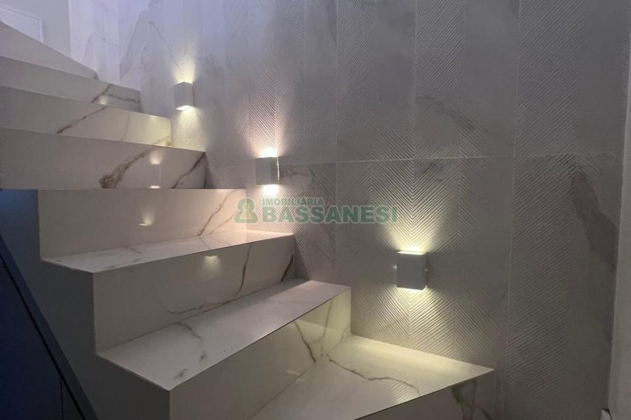Casa com 100m², 2 dormitórios, 1 vaga, no bairro Rio Branco em Caxias do Sul para Alugar