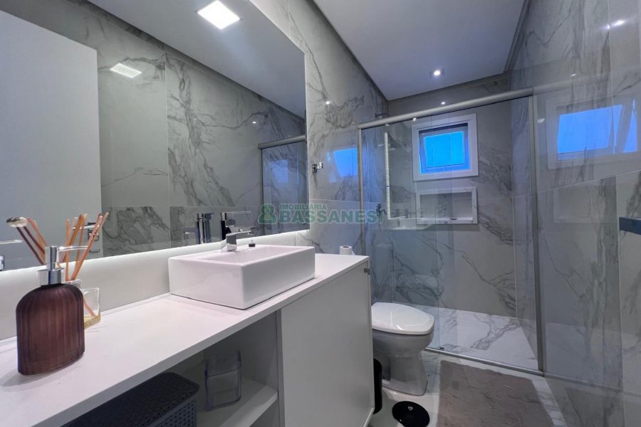 Casa com 100m², 2 dormitórios, 1 vaga, no bairro Rio Branco em Caxias do Sul para Alugar