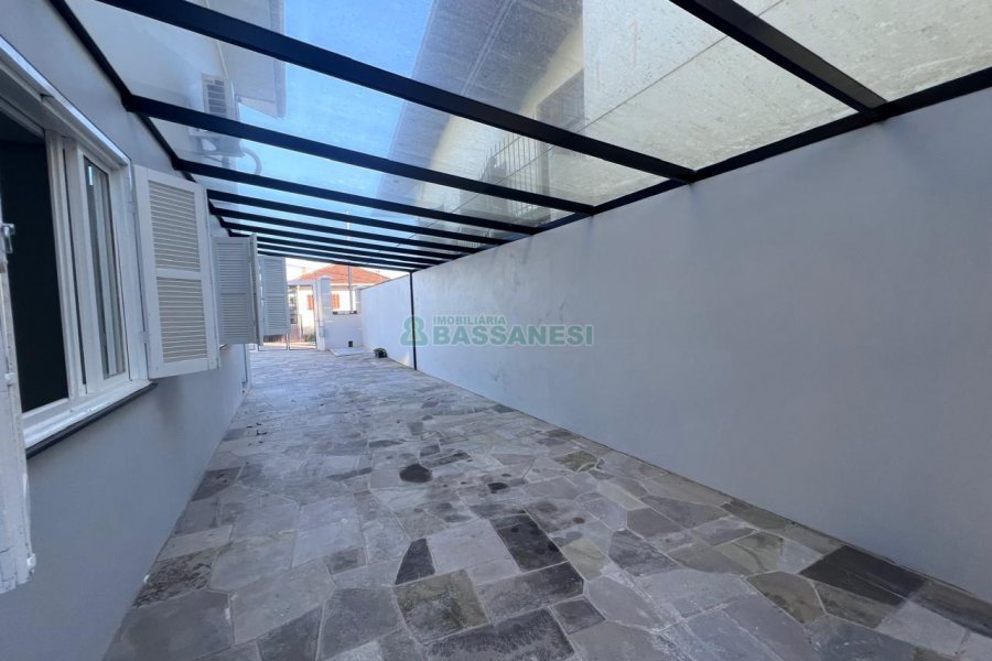 Casa com 100m², 2 dormitórios, 1 vaga, no bairro Rio Branco em Caxias do Sul para Alugar
