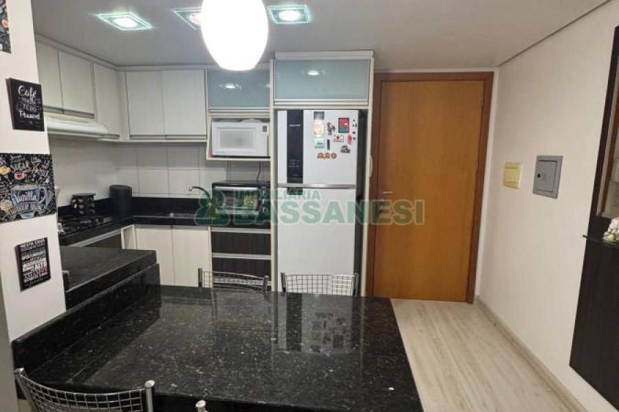Apartamento com 50m², 2 dormitórios, 1 vaga, no bairro Kayser em Caxias do Sul para Alugar