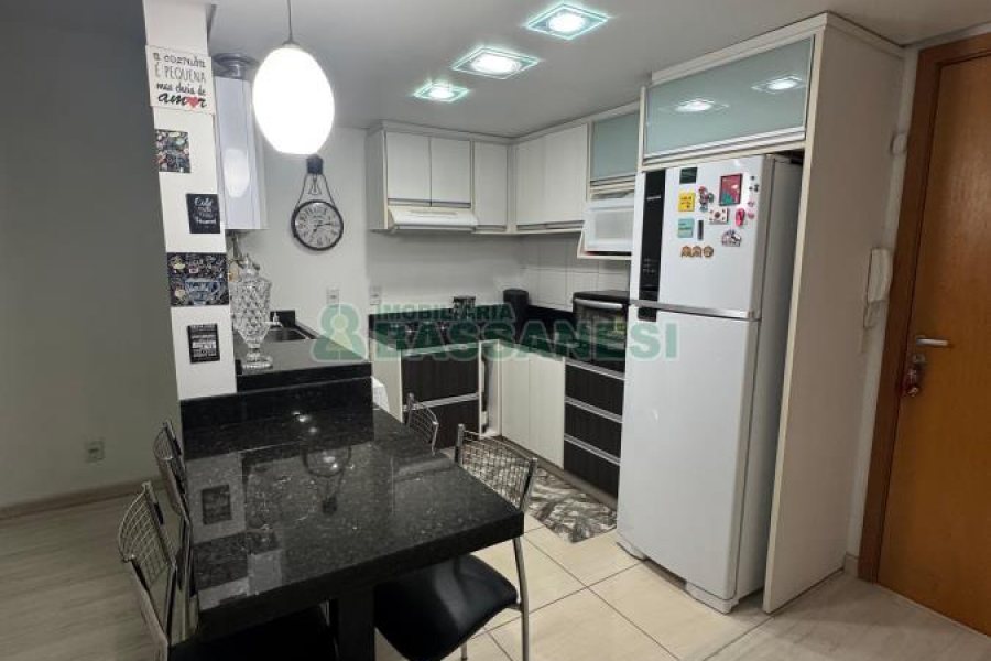 Apartamento com 50m², 2 dormitórios, 1 vaga, no bairro Kayser em Caxias do Sul para Alugar