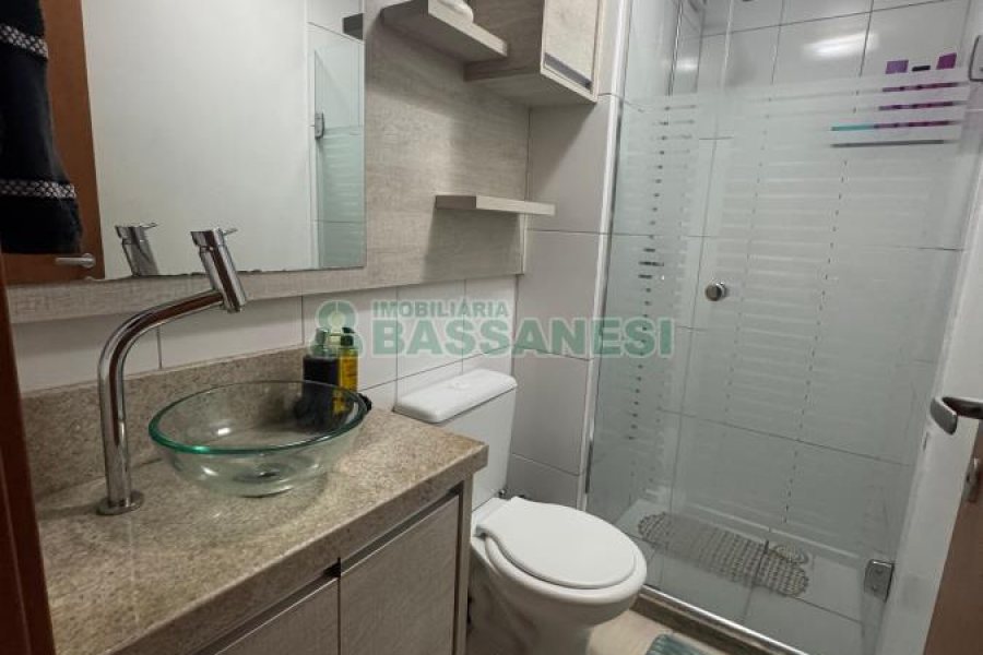 Apartamento com 50m², 2 dormitórios, 1 vaga, no bairro Kayser em Caxias do Sul para Alugar