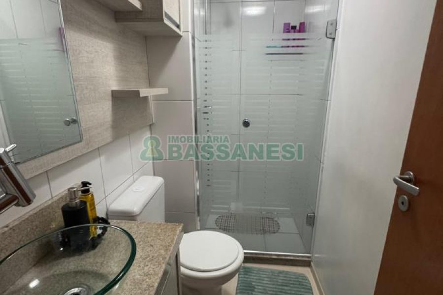 Apartamento com 50m², 2 dormitórios, 1 vaga, no bairro Kayser em Caxias do Sul para Alugar