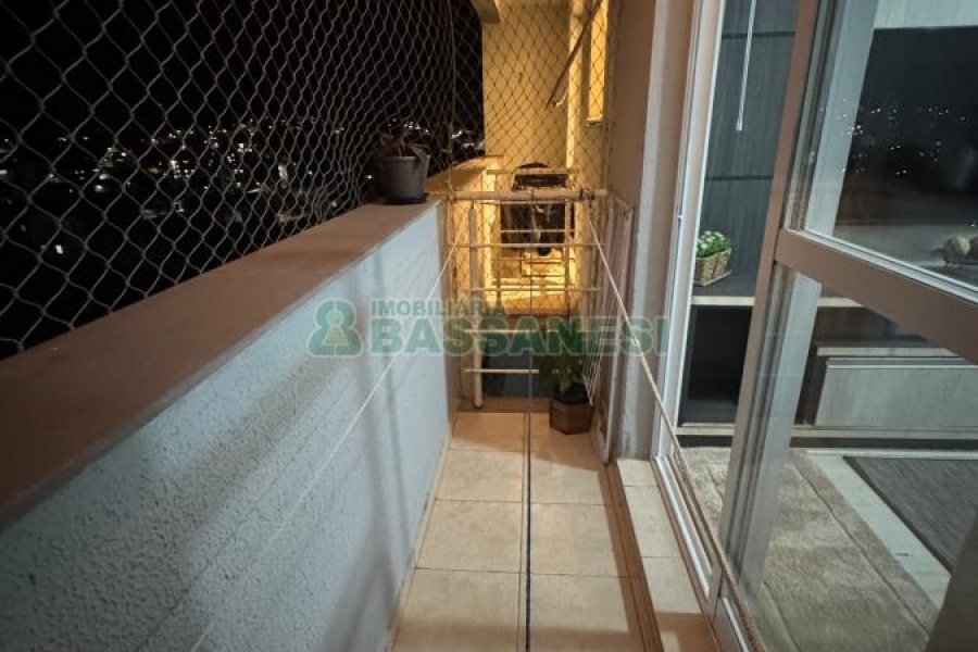Apartamento com 50m², 2 dormitórios, 1 vaga, no bairro Kayser em Caxias do Sul para Alugar