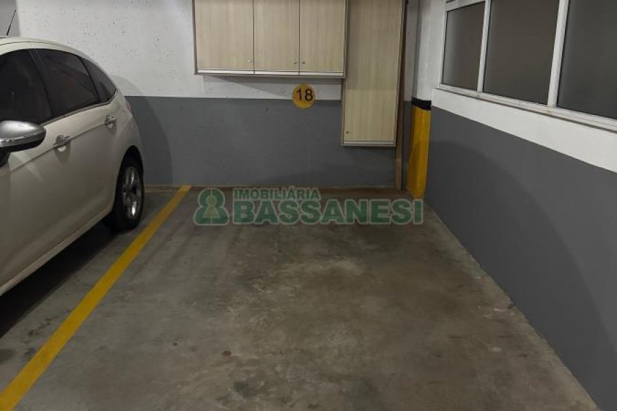 Apartamento com 50m², 2 dormitórios, 1 vaga, no bairro Kayser em Caxias do Sul para Alugar