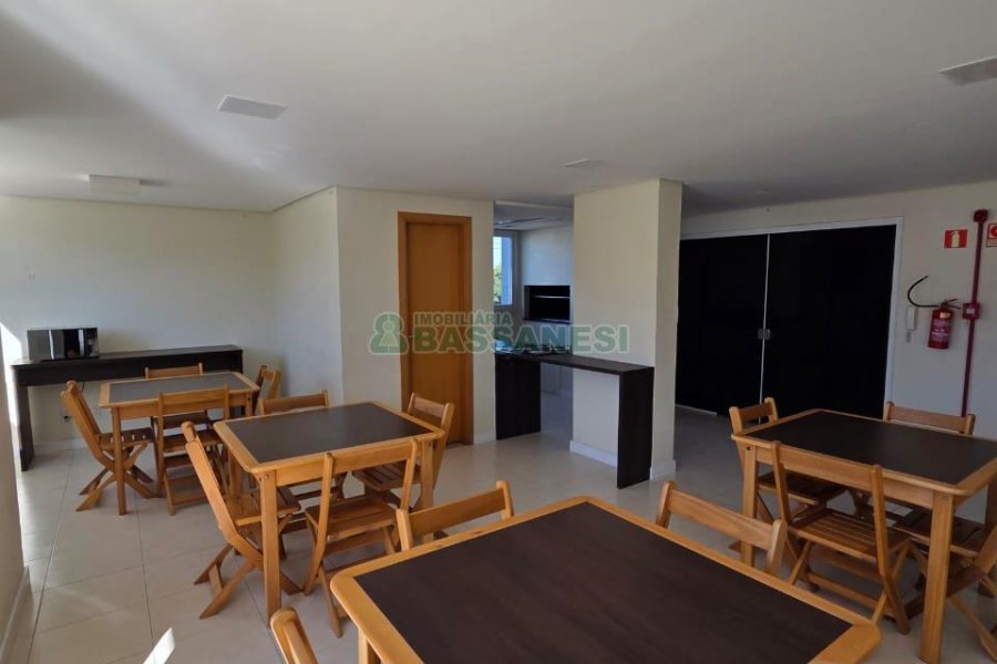 Apartamento com 50m², 2 dormitórios, 1 vaga, no bairro Kayser em Caxias do Sul para Alugar