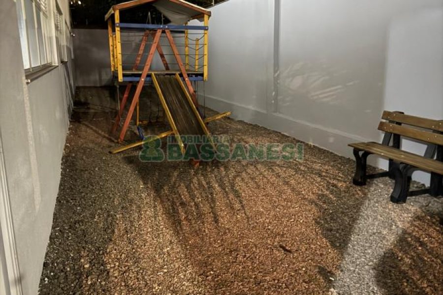 Apartamento com 50m², 2 dormitórios, 1 vaga, no bairro Kayser em Caxias do Sul para Alugar