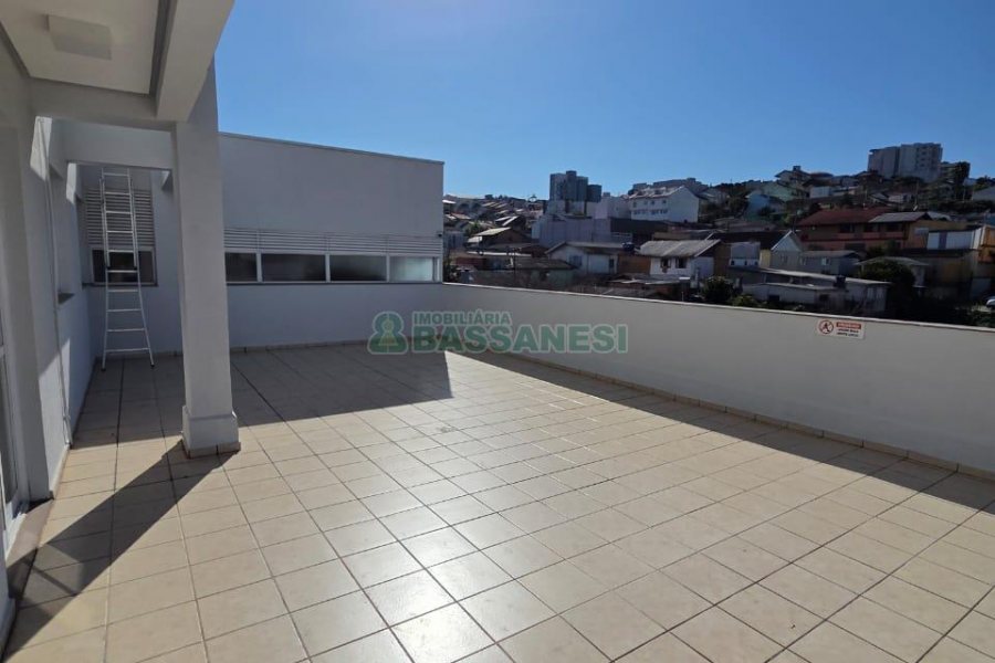 Apartamento com 50m², 2 dormitórios, 1 vaga, no bairro Kayser em Caxias do Sul para Alugar