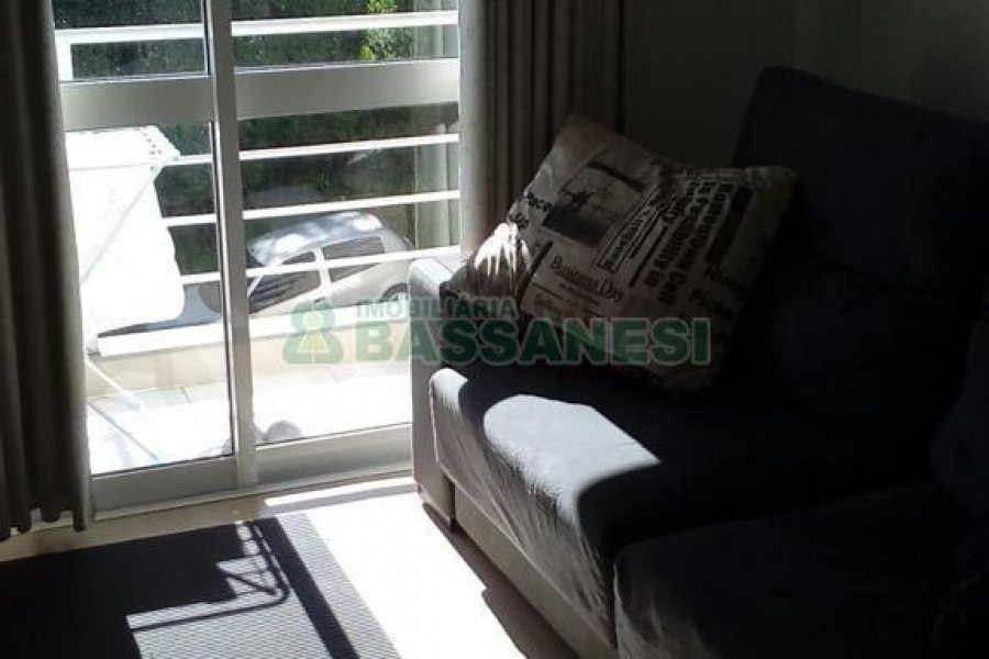 Apartamento com 54m², 2 dormitórios, 1 vaga, no bairro Vinhedos em Caxias do Sul para Comprar