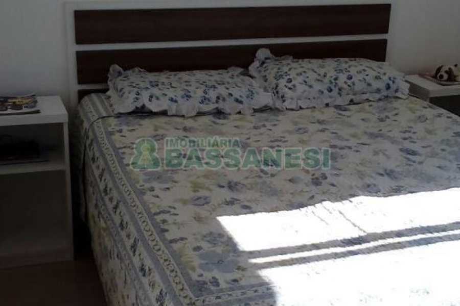 Apartamento com 54m², 2 dormitórios, 1 vaga, no bairro Vinhedos em Caxias do Sul para Comprar