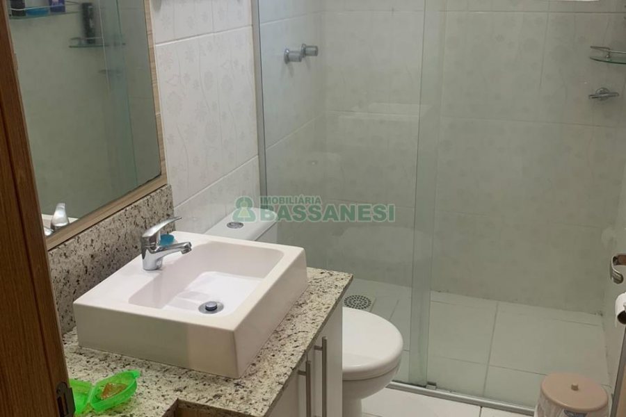 Apartamento com 54m², 2 dormitórios, 1 vaga, no bairro Vinhedos em Caxias do Sul para Comprar