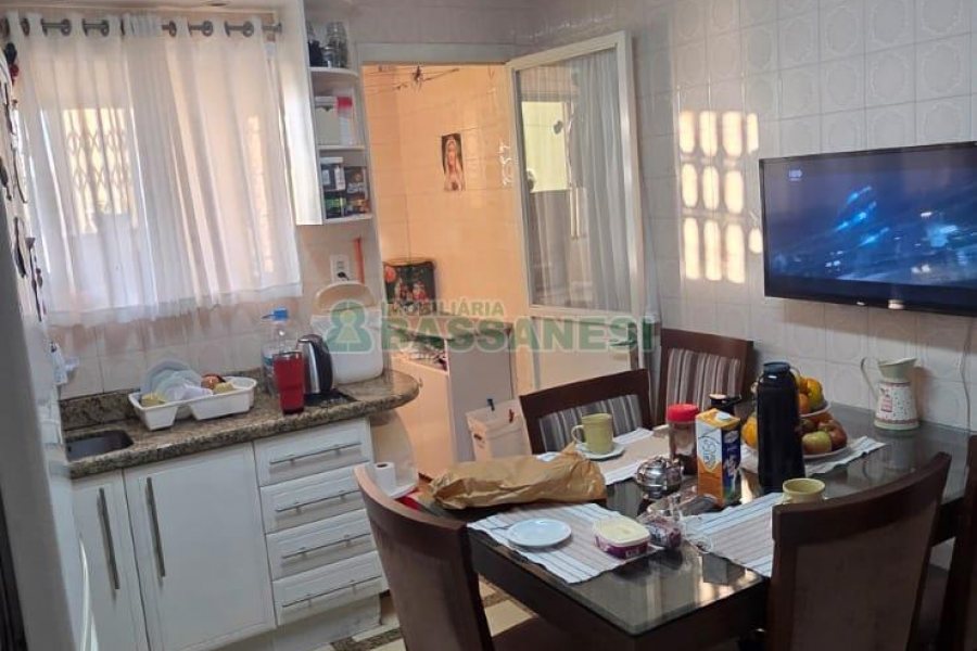 Apartamento com 85m², 3 dormitórios, 1 vaga, no bairro Sagrada Família em Caxias do Sul para Comprar