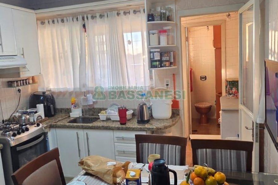 Apartamento com 85m², 3 dormitórios, 1 vaga, no bairro Sagrada Família em Caxias do Sul para Comprar
