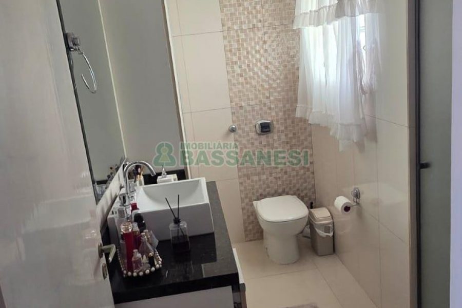 Apartamento com 85m², 3 dormitórios, 1 vaga, no bairro Sagrada Família em Caxias do Sul para Comprar