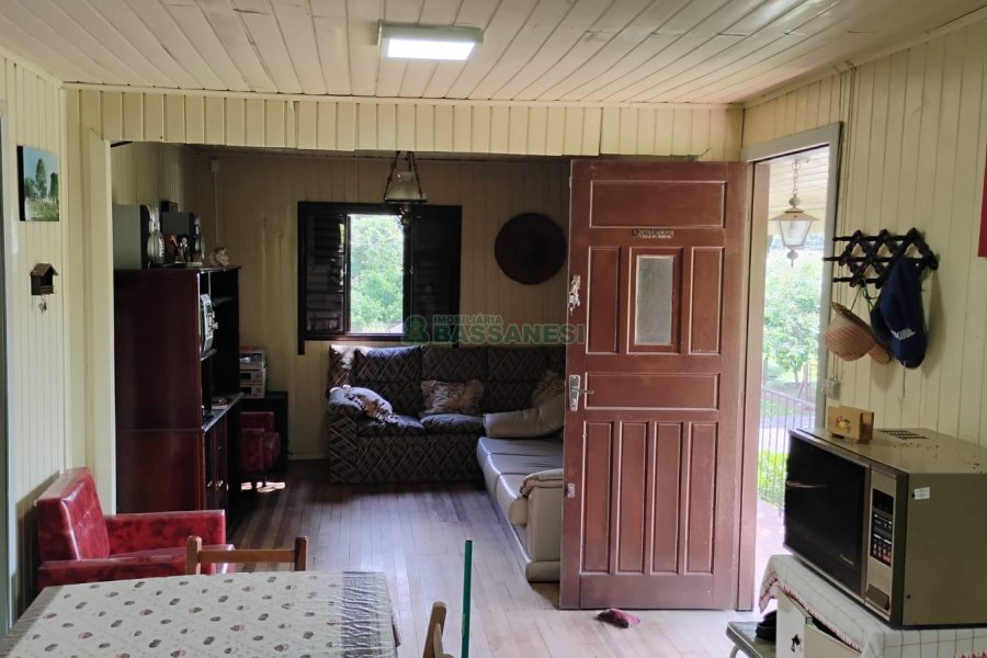Casa com 72m², 2 dormitórios, 1 vaga, no bairro Fazenda Souza em Caxias do Sul para Comprar