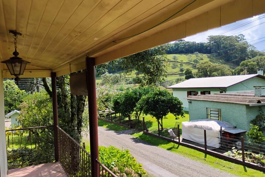 Casa com 72m², 2 dormitórios, 1 vaga, no bairro Fazenda Souza em Caxias do Sul para Comprar