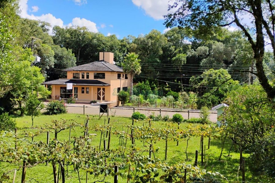 Casa com 72m², 2 dormitórios, 1 vaga, no bairro Fazenda Souza em Caxias do Sul para Comprar
