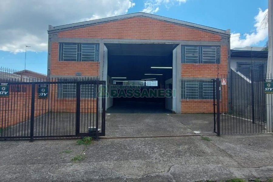 Pavilhão com 300m², no bairro Santa Lúcia em Caxias do Sul para Comprar
