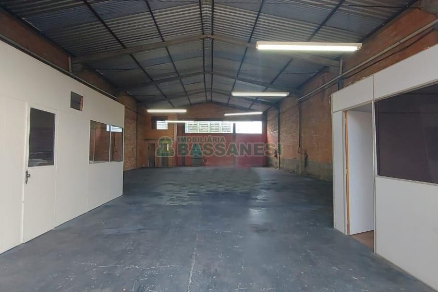 Pavilhão com 300m², no bairro Santa Lúcia em Caxias do Sul para Comprar