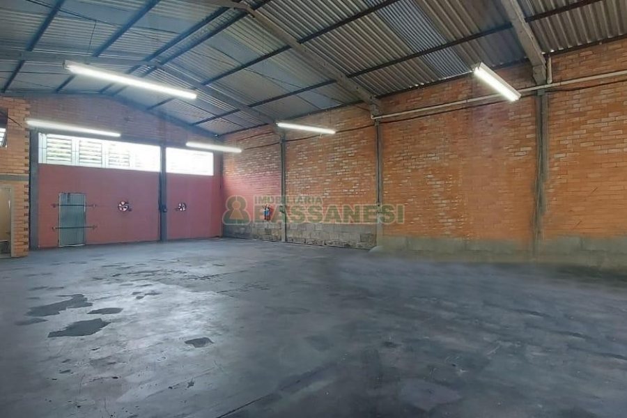 Pavilhão com 300m², no bairro Santa Lúcia em Caxias do Sul para Comprar