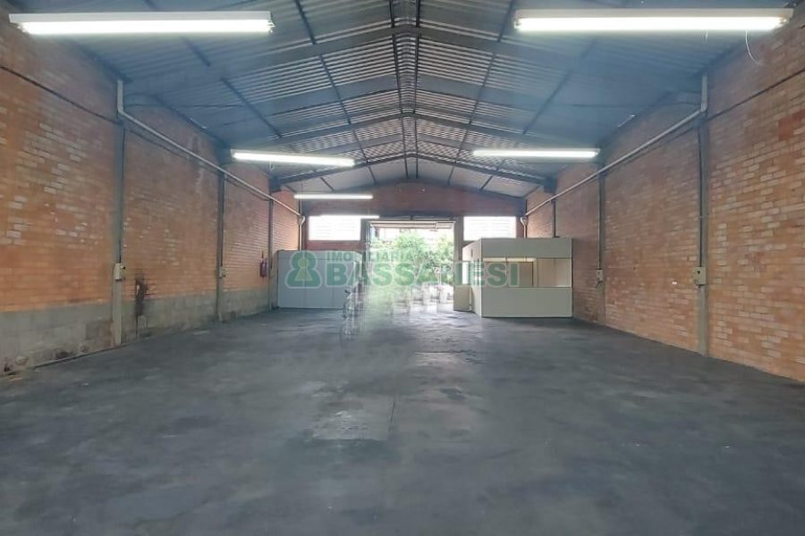 Pavilhão com 300m², no bairro Santa Lúcia em Caxias do Sul para Comprar