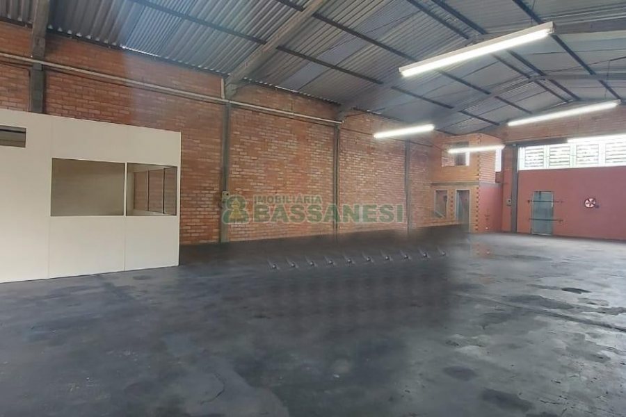 Pavilhão com 300m², no bairro Santa Lúcia em Caxias do Sul para Comprar