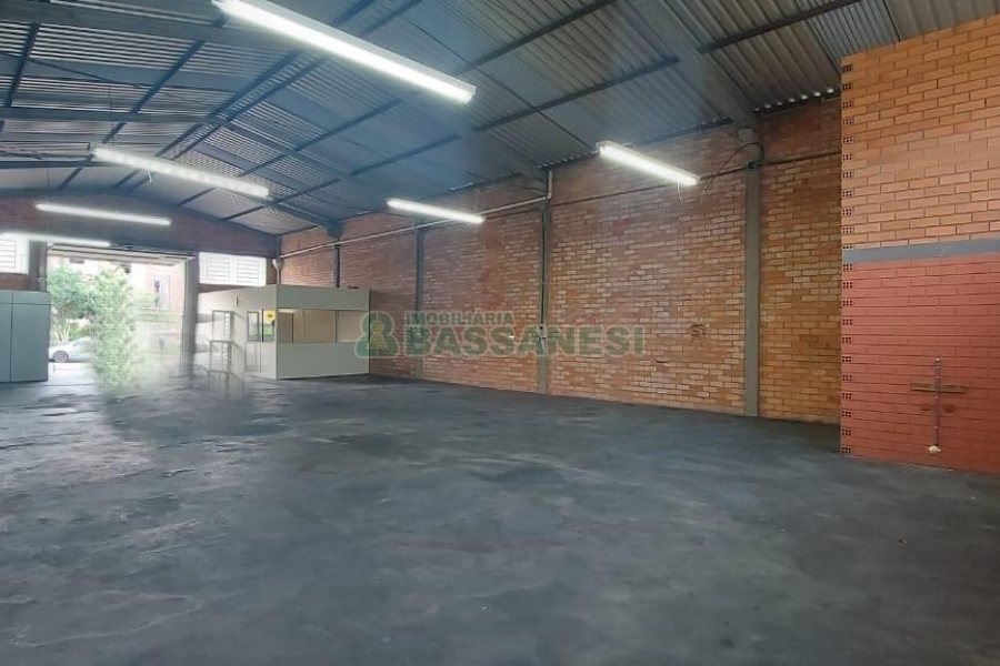 Pavilhão com 300m², no bairro Santa Lúcia em Caxias do Sul para Comprar
