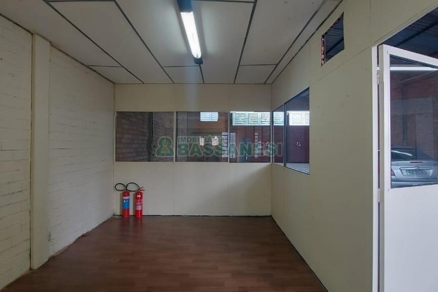 Pavilhão com 300m², no bairro Santa Lúcia em Caxias do Sul para Comprar