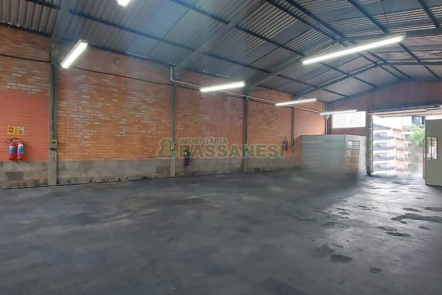 Pavilhão com 300m², no bairro Santa Lúcia em Caxias do Sul para Comprar