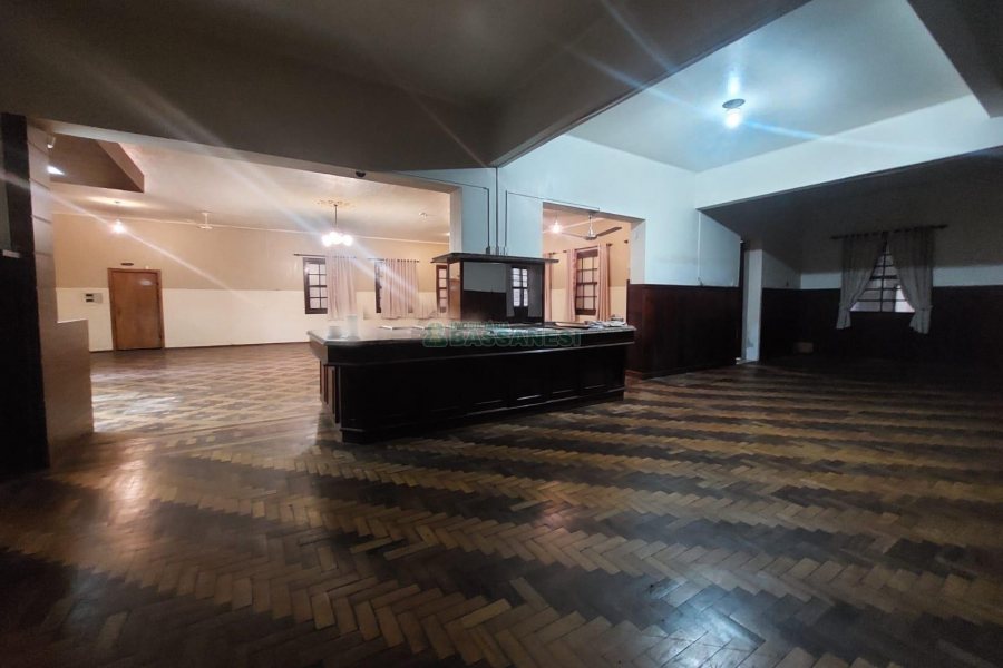Loja com 400m², no bairro Ana Rech em Caxias do Sul para Alugar