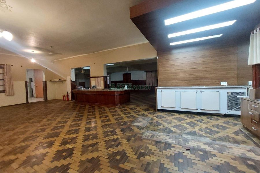 Loja com 400m², no bairro Ana Rech em Caxias do Sul para Alugar