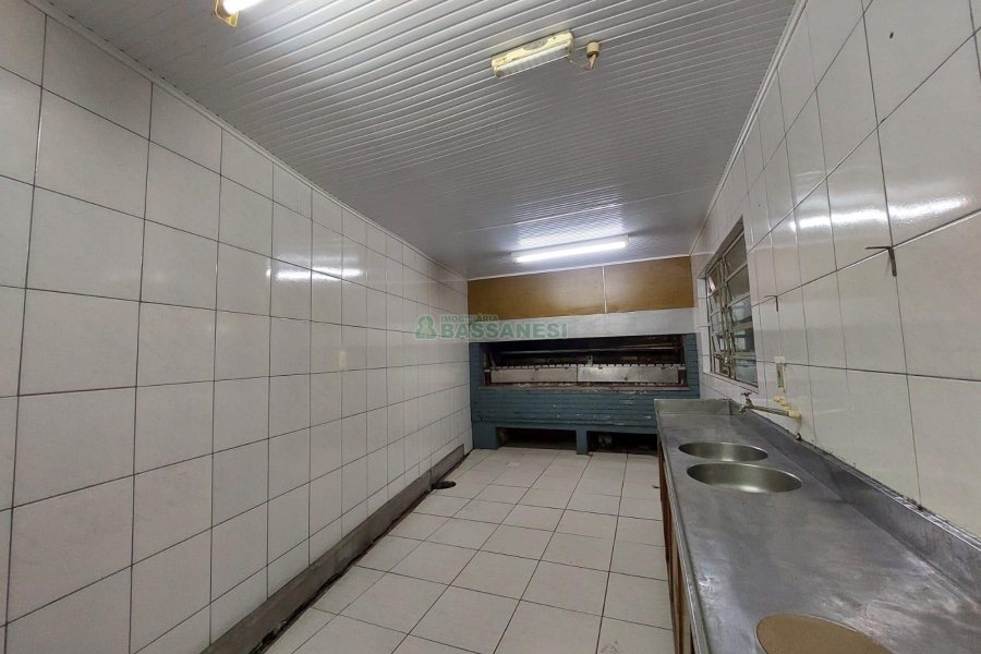 Loja com 400m², no bairro Ana Rech em Caxias do Sul para Alugar