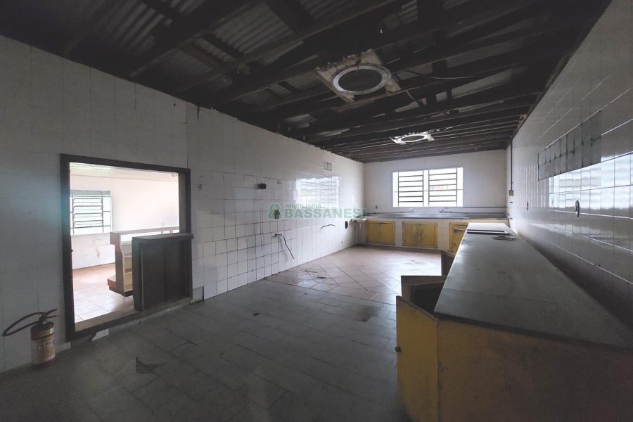 Loja com 400m², no bairro Ana Rech em Caxias do Sul para Alugar