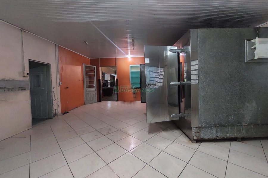 Loja com 400m², no bairro Ana Rech em Caxias do Sul para Alugar