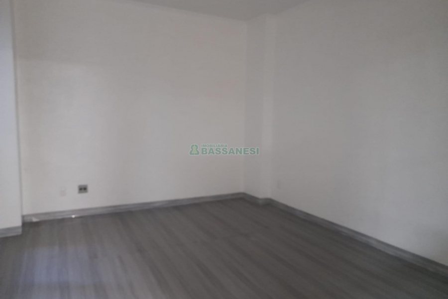 Sala com 16m², no bairro Centro em Caxias do Sul para Comprar