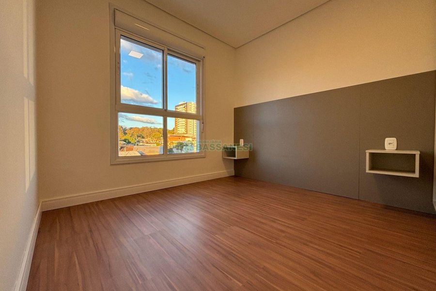 Apartamento com 41m², 4 dormitórios, 1 vaga, no bairro Centro em Caxias do Sul para Alugar