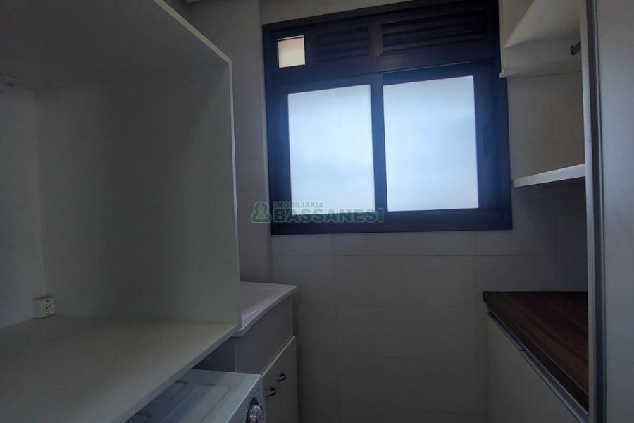 Apartamento com 86m², 2 dormitórios, 2 vagas, no bairro Lourdes em Caxias do Sul para Comprar