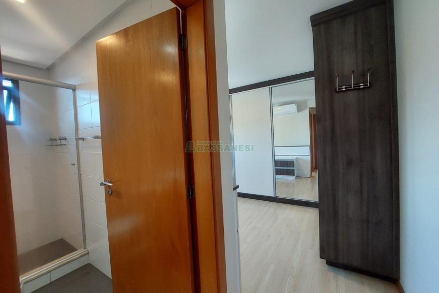 Apartamento com 86m², 2 dormitórios, 2 vagas, no bairro Lourdes em Caxias do Sul para Comprar