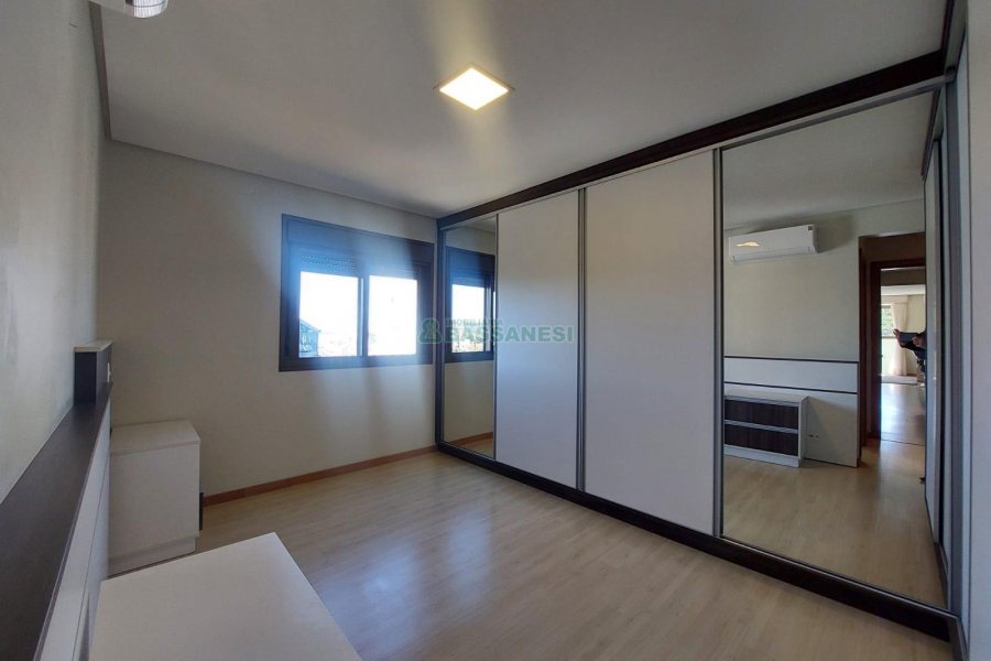 Apartamento com 86m², 2 dormitórios, 2 vagas, no bairro Lourdes em Caxias do Sul para Comprar