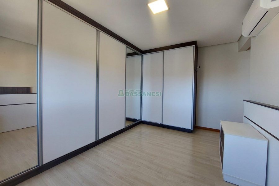 Apartamento com 86m², 2 dormitórios, 2 vagas, no bairro Lourdes em Caxias do Sul para Comprar