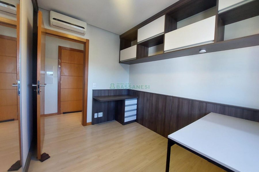 Apartamento com 86m², 2 dormitórios, 2 vagas, no bairro Lourdes em Caxias do Sul para Comprar