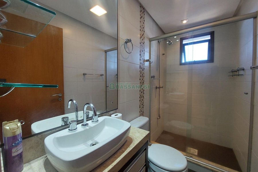 Apartamento com 86m², 2 dormitórios, 2 vagas, no bairro Lourdes em Caxias do Sul para Comprar